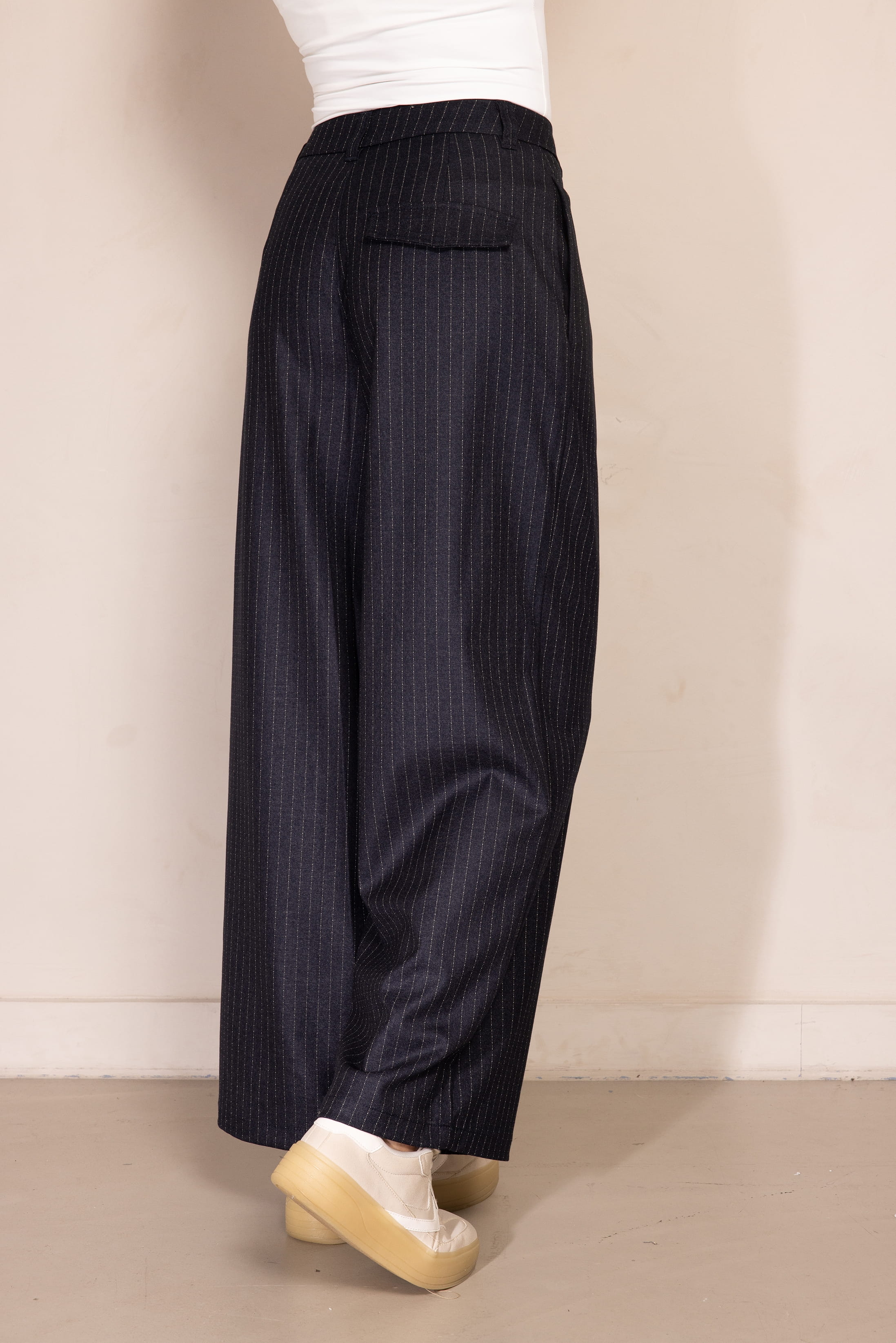 Marlene Damen Hose mit weitem Bein und Nadelstreifen in grau von Zhrill