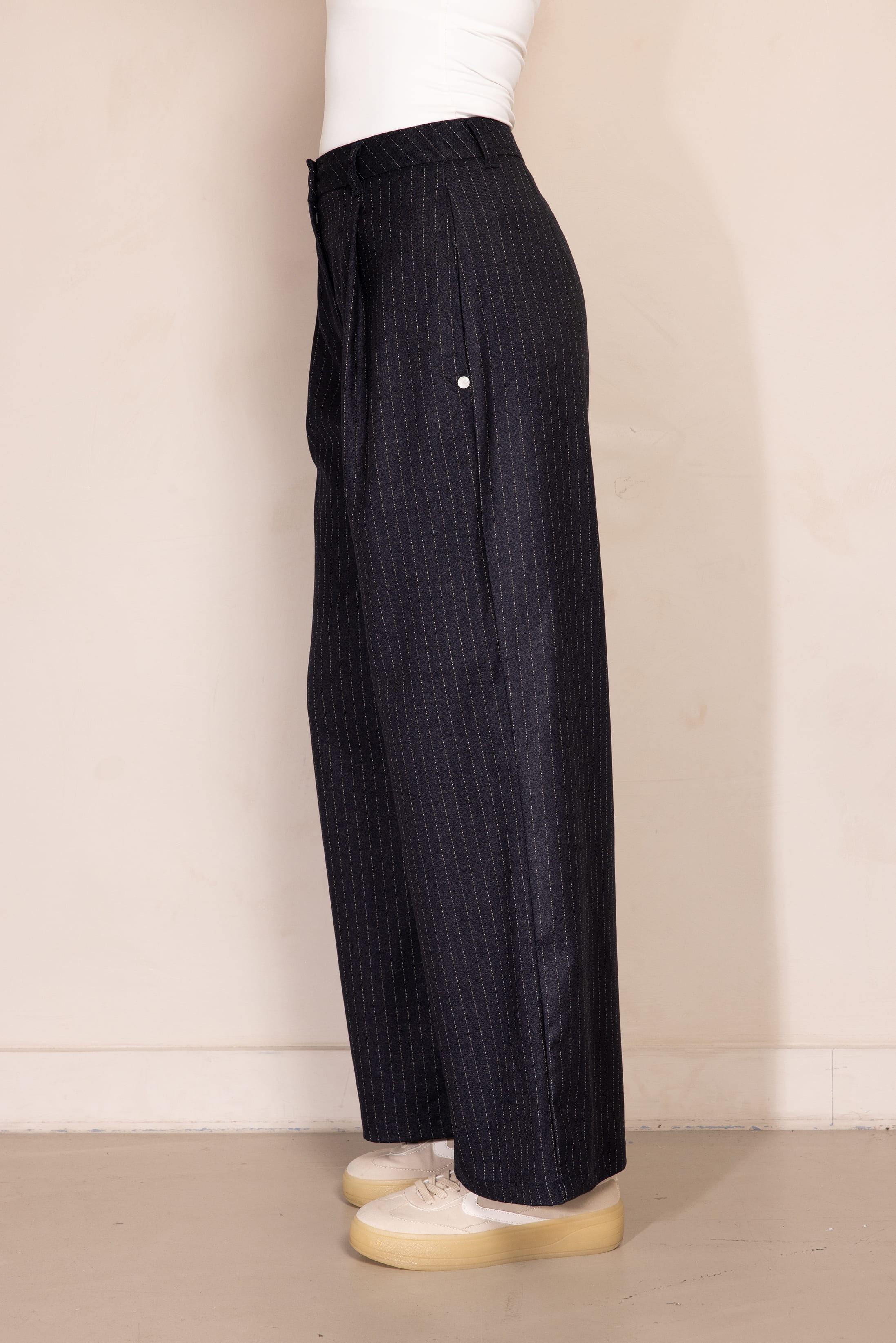 Marlene Damen Hose mit weitem Bein und Nadelstreifen in grau von Zhrill