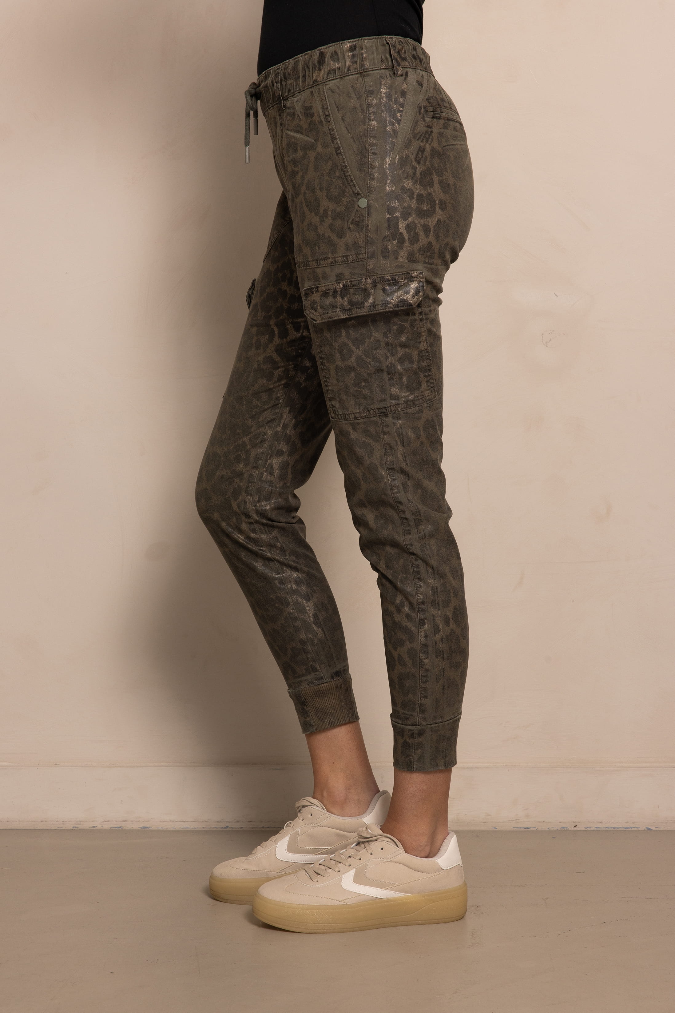 Damen Cargo Hose in Leo olive von Zhrill