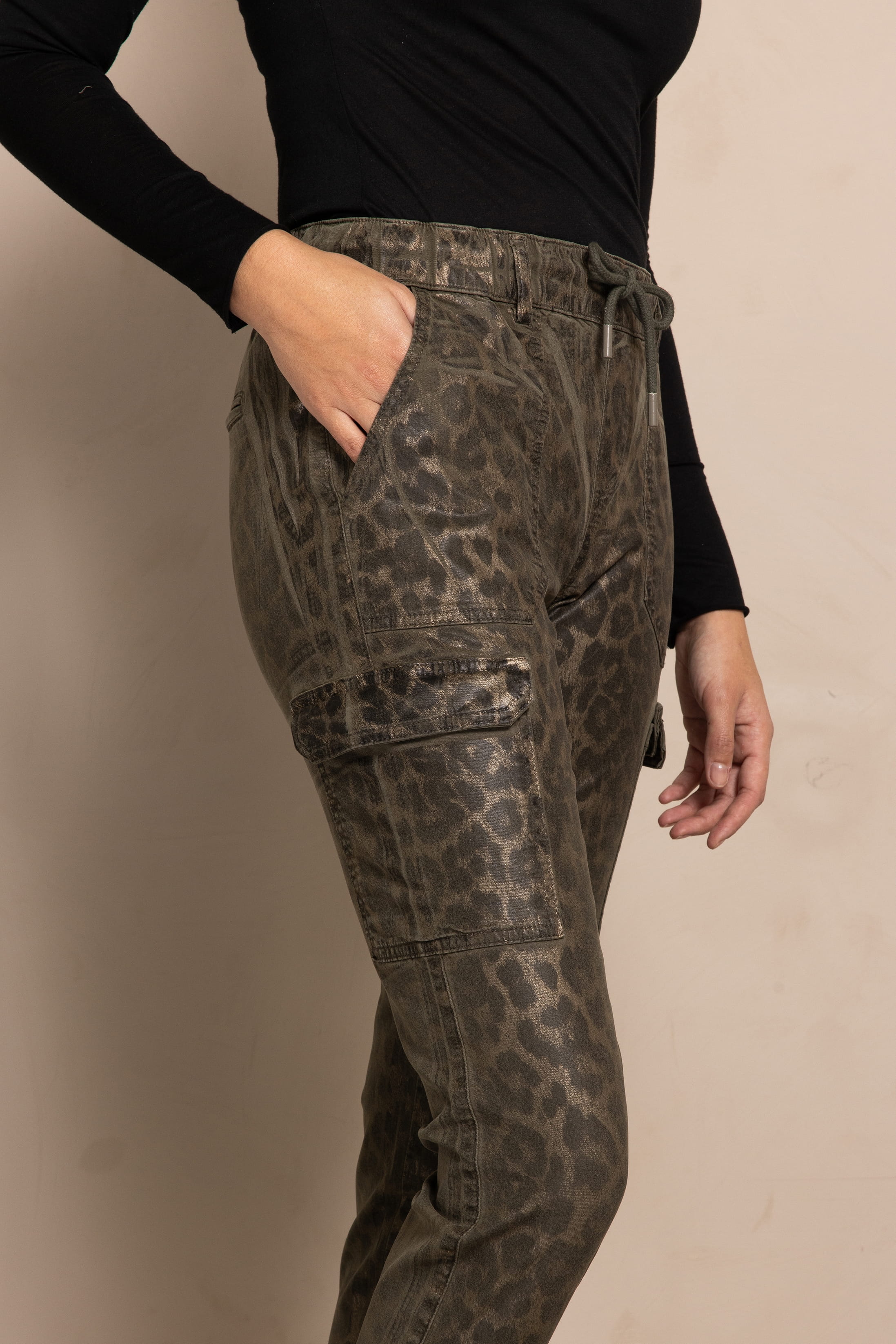 Damen Cargo Hose in Leo olive von Zhrill